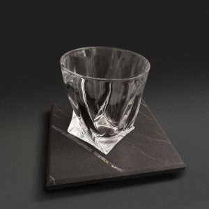 Бокал под виски и плато из шунгита