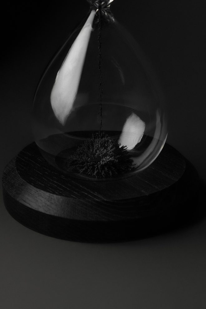 Часы песочные на подставке из мореного дуба — фото 2