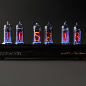 Часы ламповые на подставке из мореного дуба