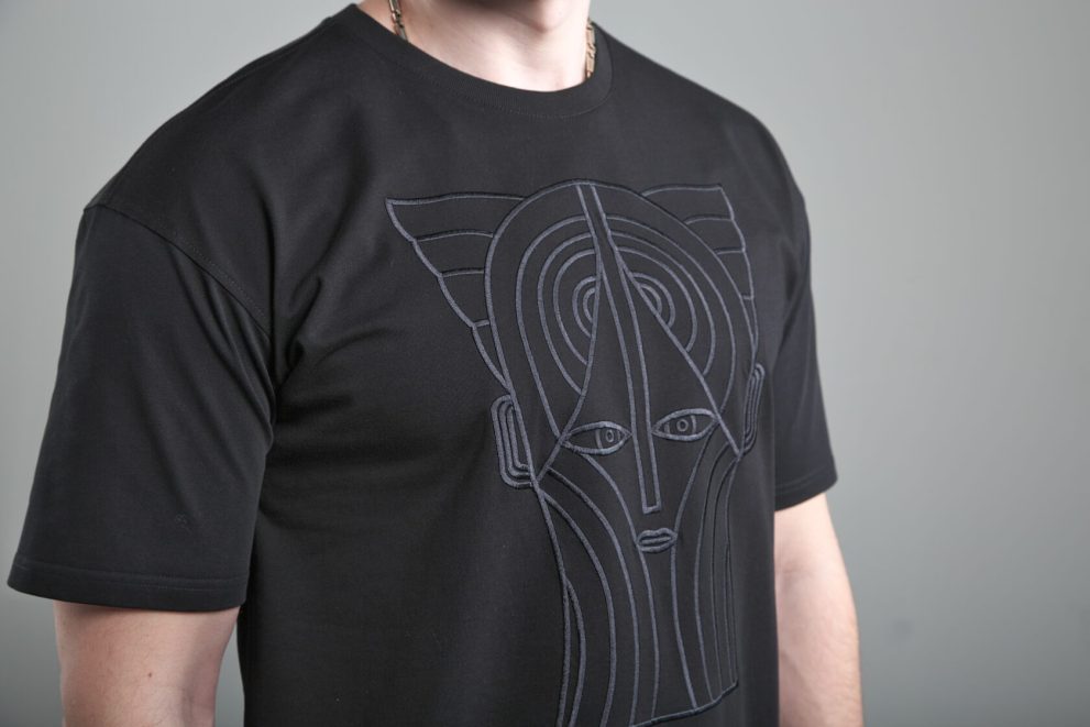 Футболка мужская черная «Дух рыцаря» — фото 2