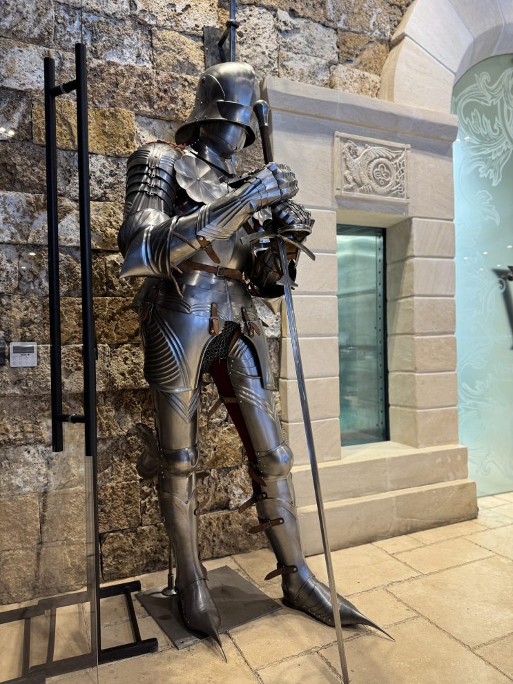 Доспех рыцарский «Максимилиан» (музейная реплика, XV век) — фото 1