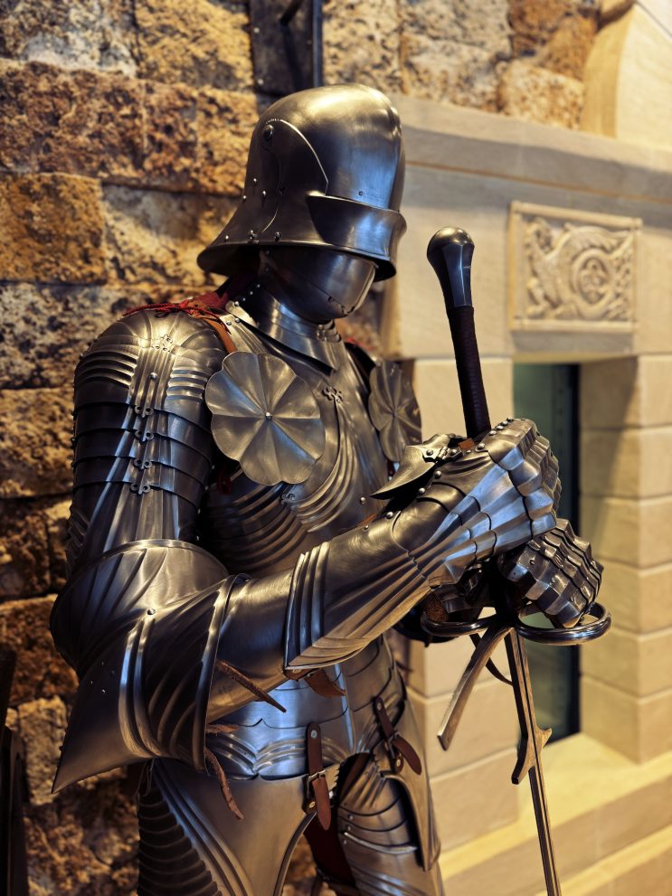 Доспех рыцарский «Максимилиан» (музейная реплика, XV век) — фото 2
