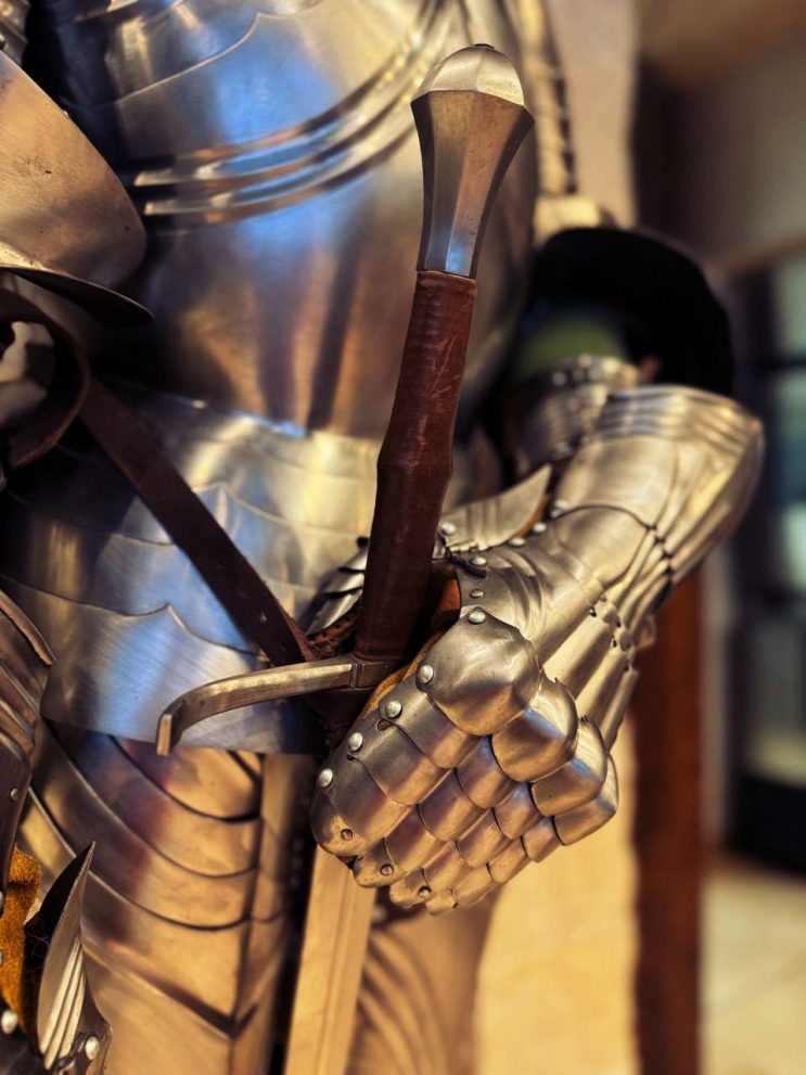 Доспех рыцарский «Максимилиан» (музейная реплика, XV век) — фото 4