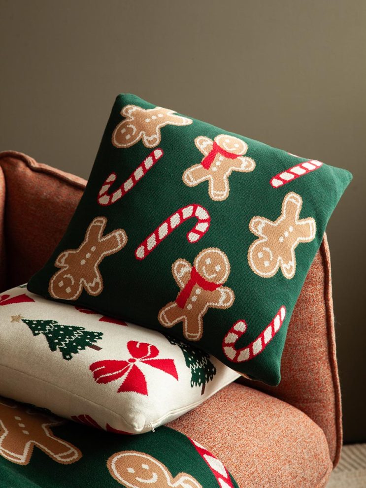 Подушка вязаная с новогодним рисунком Gingerman из коллекции New Year Essential, 45×45 см — фото 4