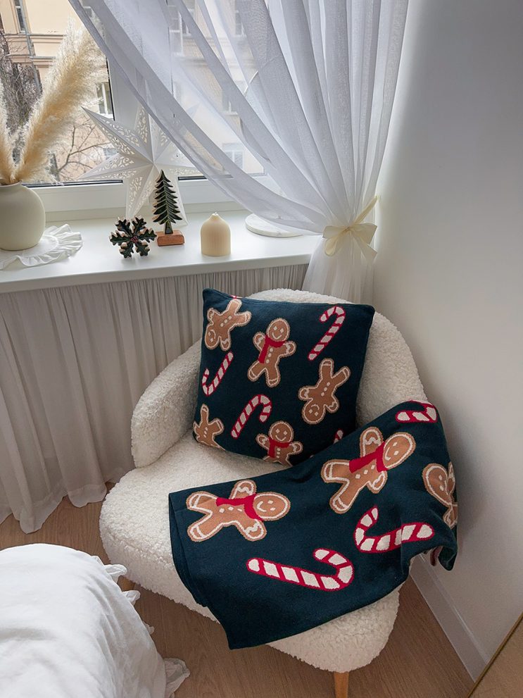 Подушка вязаная с новогодним рисунком Gingerman из коллекции New Year Essential, 45×45 см — фото 5